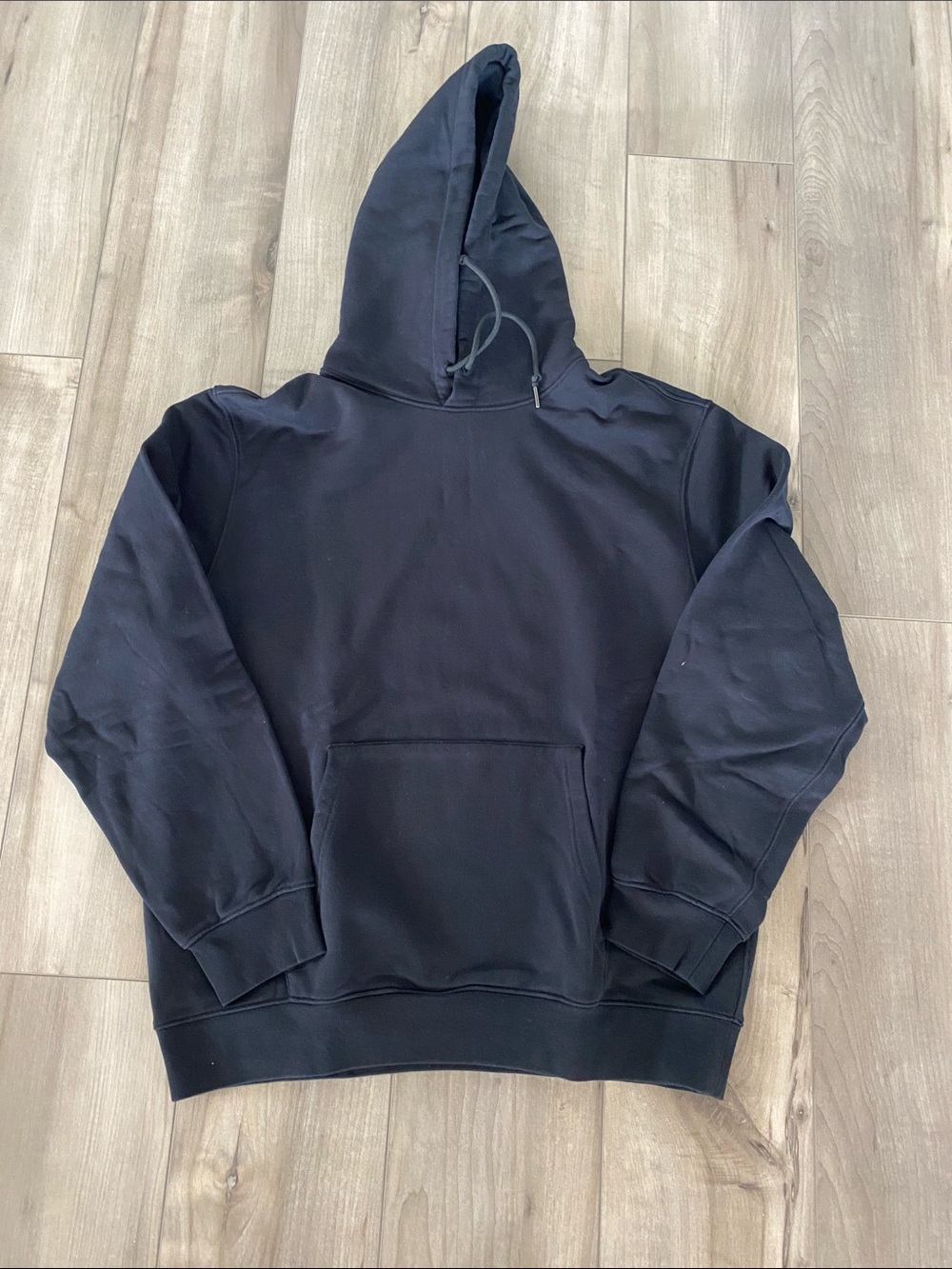 Todd Snyder Black Hooded Pullover Sweatshirt. Size large.